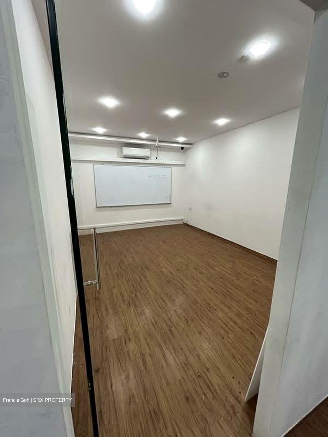 Parkway Centre (D15), Retail #578555251